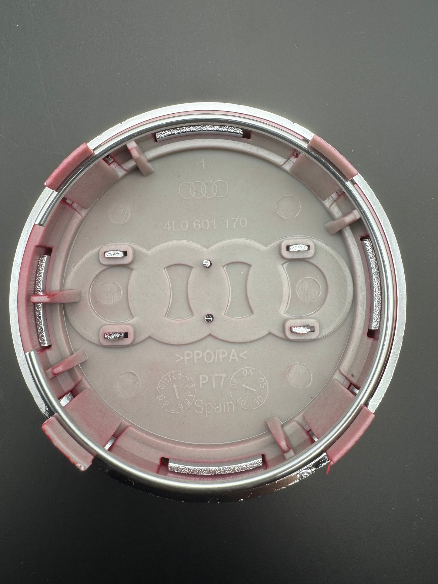 AUDI RED ALLOY WHEEL CENTRE CAPS WITH CHROME RING 77MM (4L0601170) Fit Q7 2007-2015(#AMEAU22RED)