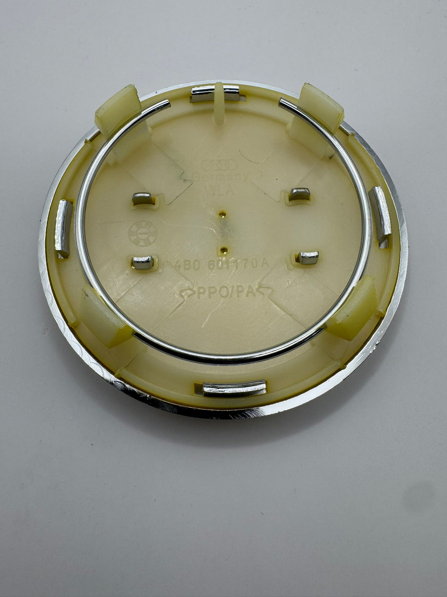 SET OF 4 AUDI YELLOW ALLOY WHEEL CENTRE CAPS WITH CHROME RING 69MM (4B060117A) Fit A3 A4 A5